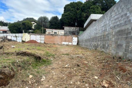Excelente terreno com 493,65 metros quadrados com vista para a pedra grande em Atibaia sp.