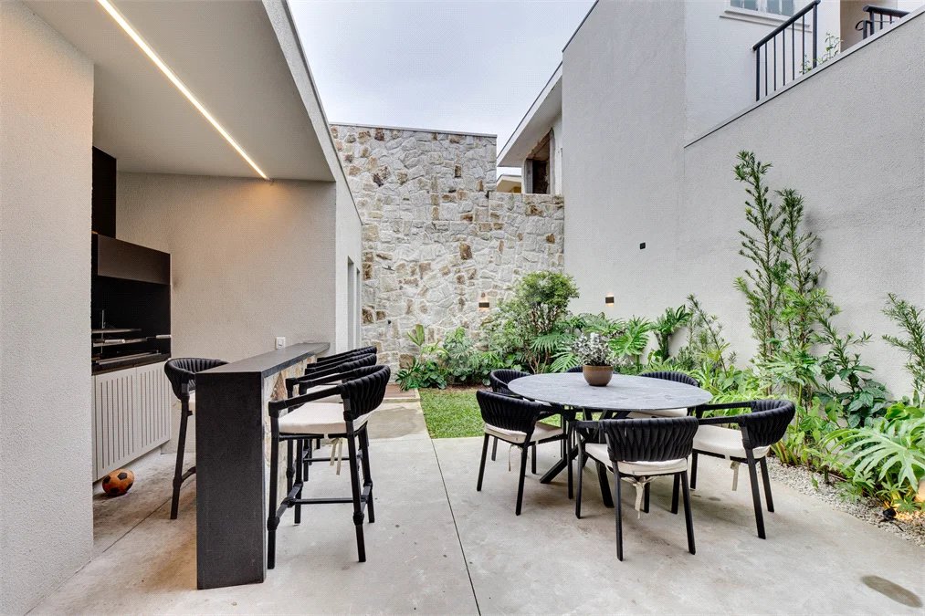 Casa de Vila à venda com 5 quartos, sendo 3 suítes, em Jardim Hípico, São Paulo, SP