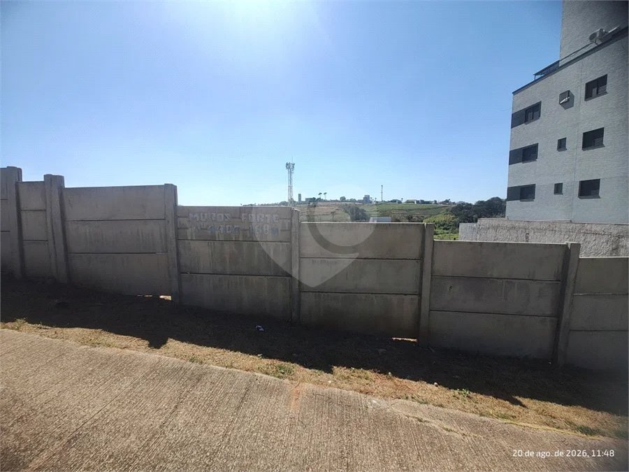 Terreno em Atibaia com 195 metros, pronto para construir, ao lado de supermercado e diversos comércios