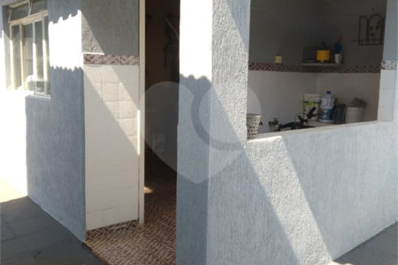 Casa Térrea com 3 dormitórios.