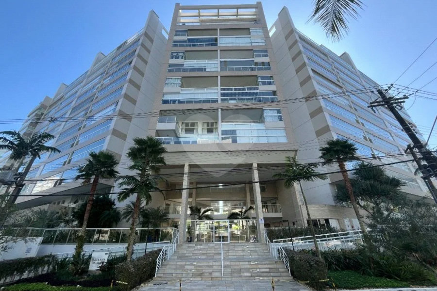 Apartamento à venda com 3 quartos, sendo 1 suíte, em Riviera de São Lourenço, Bertioga, SP