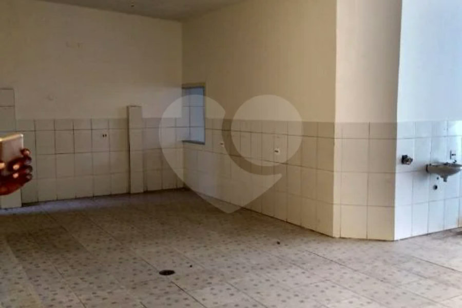 Imóvel Comercial para Venda ou Locação em ótima localização na Rua Palacete das Águias, 300.