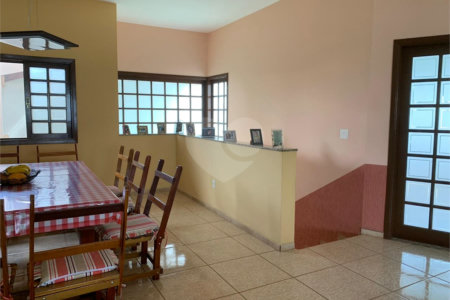 Casa ampla à venda no Vale das Flores em Atibaia