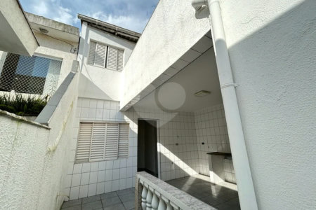 SOBRADO PARA LOCAÇÃO NO PARQUE DOMINGOS COM 03 DORM 01 SUITE 02 VAGAS DE GARAGEM