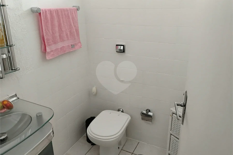 Vende-se apartamento no Jardim Aeroporto com 03 dormitórios