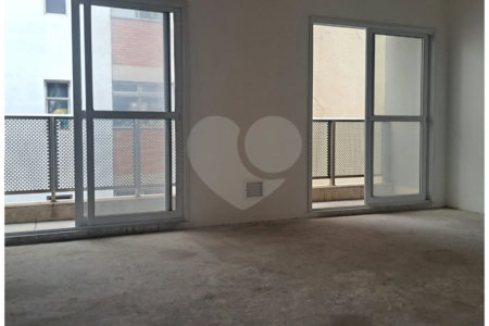 Sala comercial, nova, para venda ou locação, junto à Estação Vergueiro do Metrô