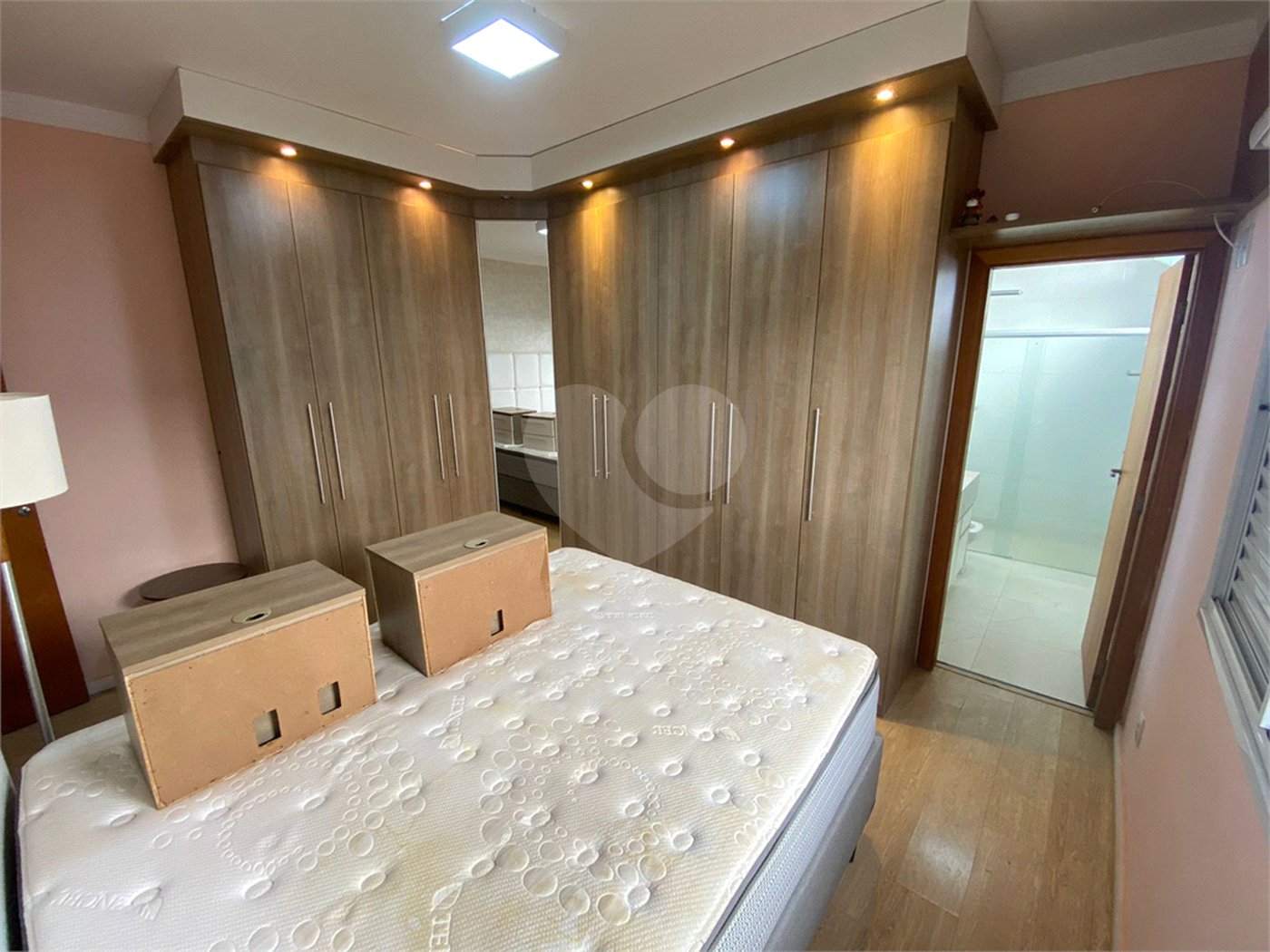 Casa térrea com piscina para venda no Condomínio Quebec.