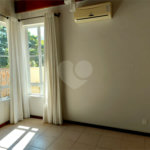 Casa charmosa e elegante localizada no deslumbrante Condomínio Villagio Capriccio Louveira SP