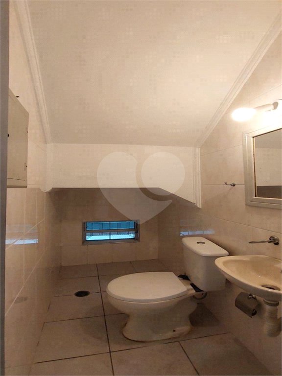 Casa Sobrado à venda de 4 dormitórios sendo 1 suíte e 2 vagas na Saúde