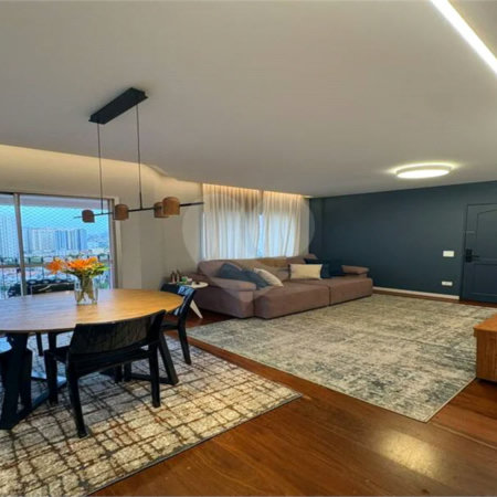 Apartamento Recém reformado e mobiliado a venda em Vila Mariana