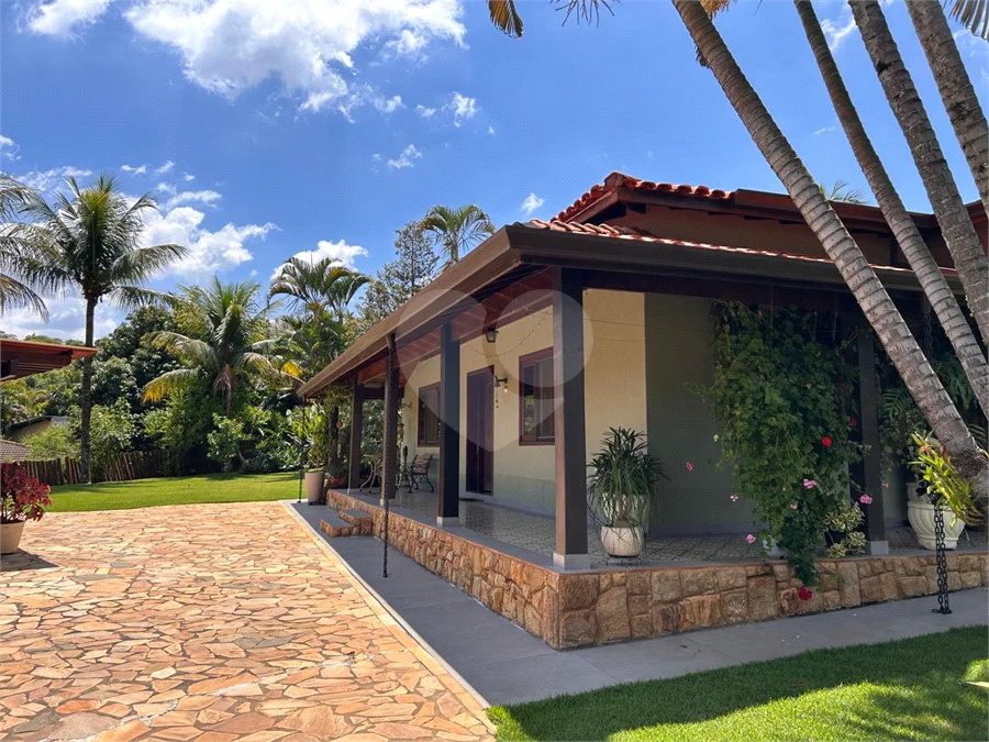 Casa para Venda ou Locação com opção de estar mobiliado no Condomínio Recanto Florido – Vinhedo/SP