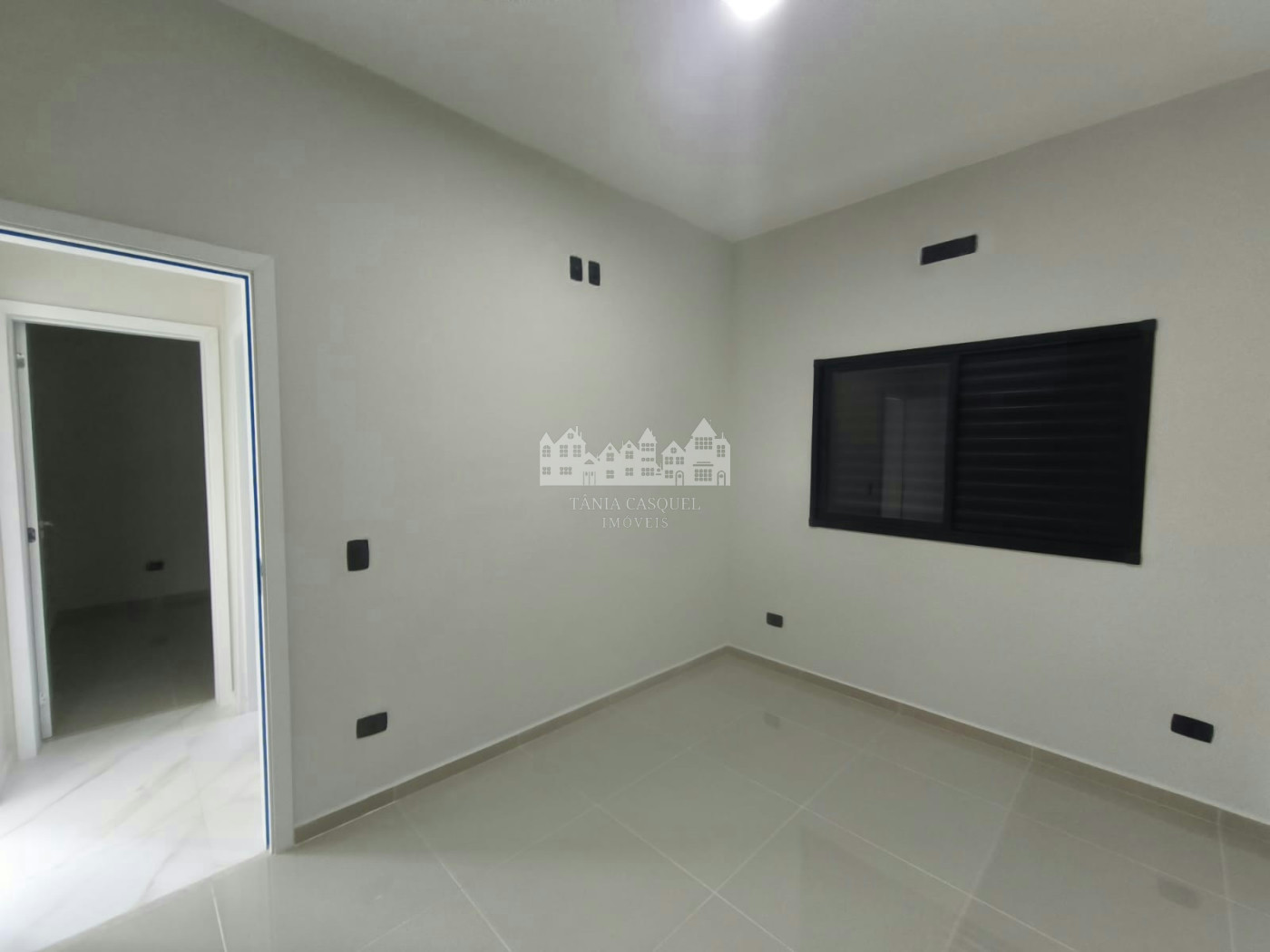 Casa térrea à venda com 4 quartos, sendo 2 suítes, no condomínio Alto da Floresta, Bom Jesus dos Perdões - SP