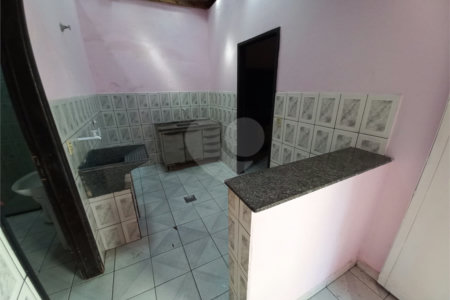 Sobrado à venda com excelente distribuição de espaços