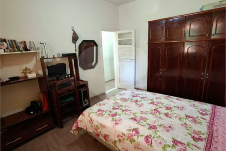 Ó TIMO CASA COM 3 QUARTOS E TERRAÇO EM CONTOMINIO FECHADO