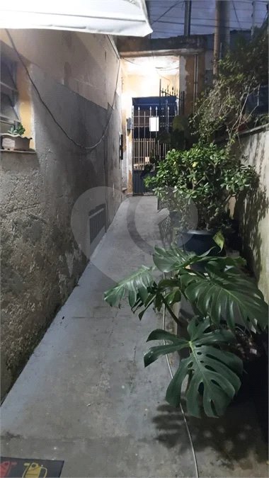 IMÓVEL COM SOBRADO + OUTRA CASA NO TERRENO, ÓTIMA PARA RENDA OU FAMÍLIA GRANDE
