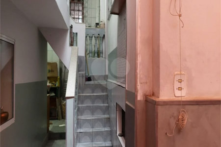 Casa com dois pavimentos na Barra Funda: