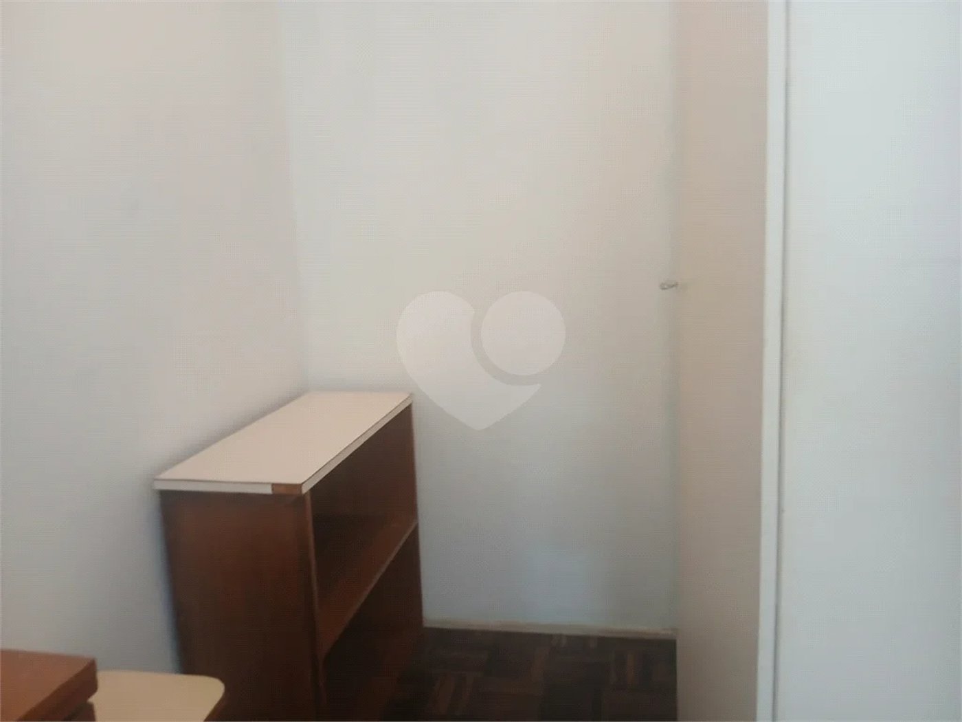 Apartamento a venda com porteira fechada no Belem com 95m com 03 dormitórios espaçoso sendo um suíte, 2 vagas. Aceita Permuta.