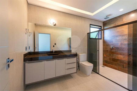 Casa à venda com 4 suítes no condomínio Vale da Santa Fé, Vinhedo - SP