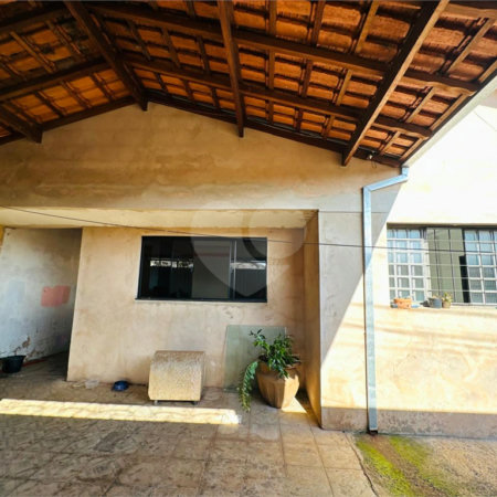 Casa á venda, com 03 Dormitórios, em São Carlos.