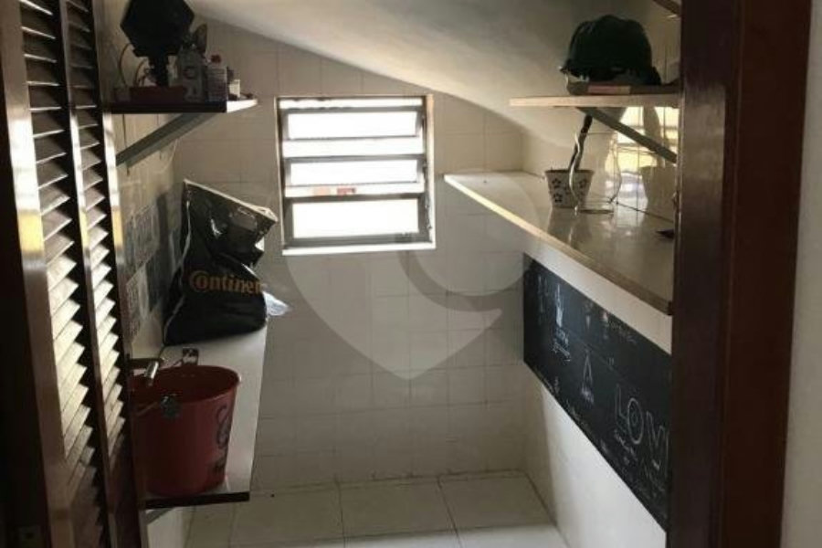 Sobrado imponente à venda no Jardim Leonor de Barros