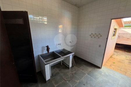Casa Térrea 5 quartos bem localizada com piscina.