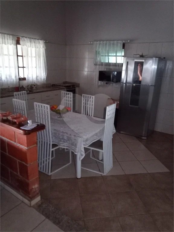 Chácara à venda. Ampla área de lazer. Aceita permuta com apartamento na praia