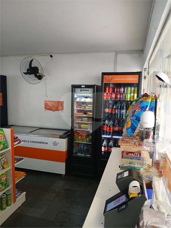 Viva com praticidade e conforto em um condomínio próximo ao comércio!