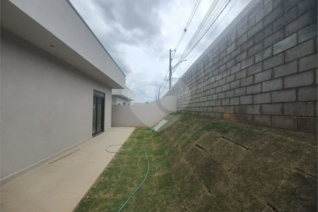 Casa exclusiva em Atibaia de alto padrão com 3 suítes, piscina, espaço gourmet, condomínio fechado, aceita financiamento