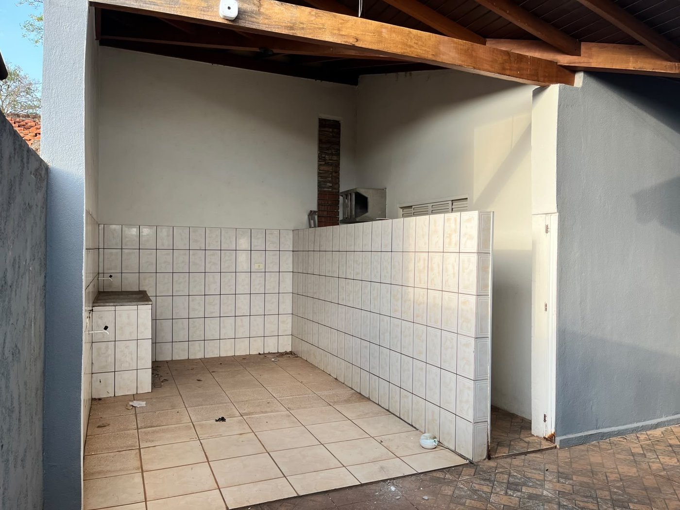 Casa para alugar com 4 quartos, sendo 2 suítes, no Centro, Três Lagoas, MS