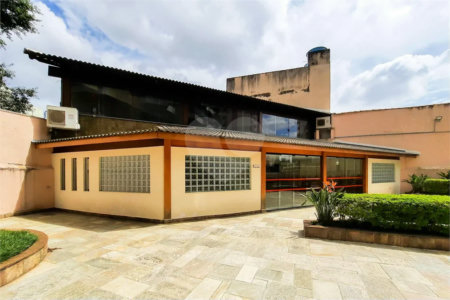 Encante-se com esta sofisticada cobertura no Jardim do Mar! São 4 suítes, piscina privativa, espaço gourmet e 5 vagas. Agende sua visita e surpreenda-se!