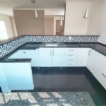 Casa com Suíte Master, Closet, Piscina e Espaço Gourmet Próxima ao Parque Ecológico- 03 quartos -com quintal