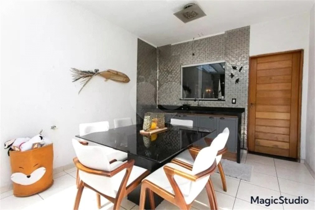 Casa com 153m², 3 dormitórios, sendo 1 suíte, 4 vagas, à venda na Penha.