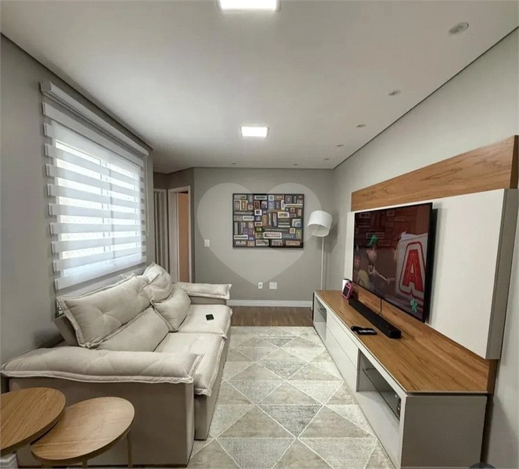 Apartamento de 100 m² à venda em Santo André, sem condomínio, com 2 quartos, 2 banheiros, móveis planejados, área gourmet e 1 vaga coberta e fixa. Excelente acabamento.