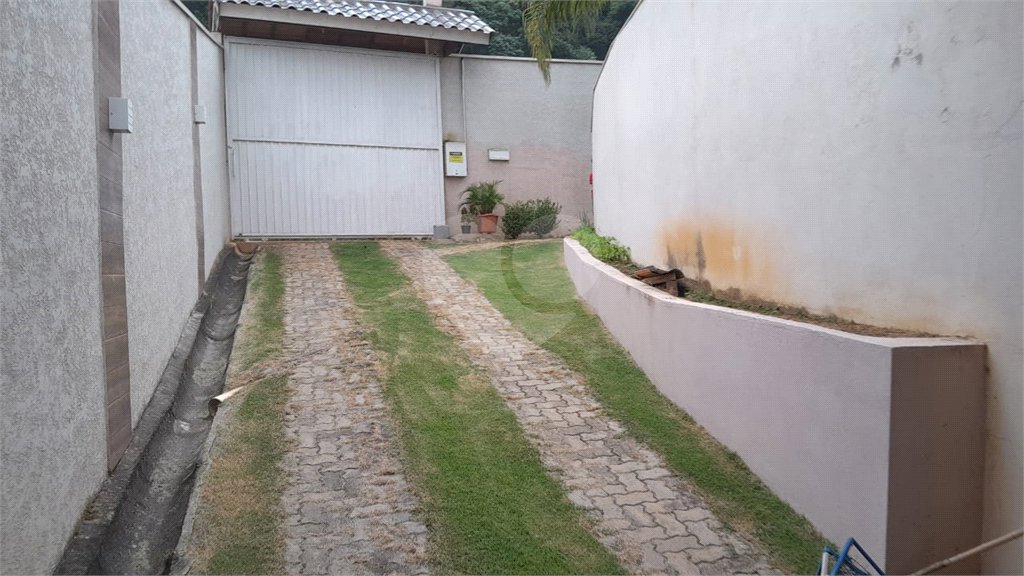 Chácara em Área Rural de Piracaia, com casa principal + 4 kitnets alugadas, excelente localização