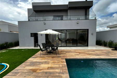 Casa de alto padrão para venda no condomínio Damha III.