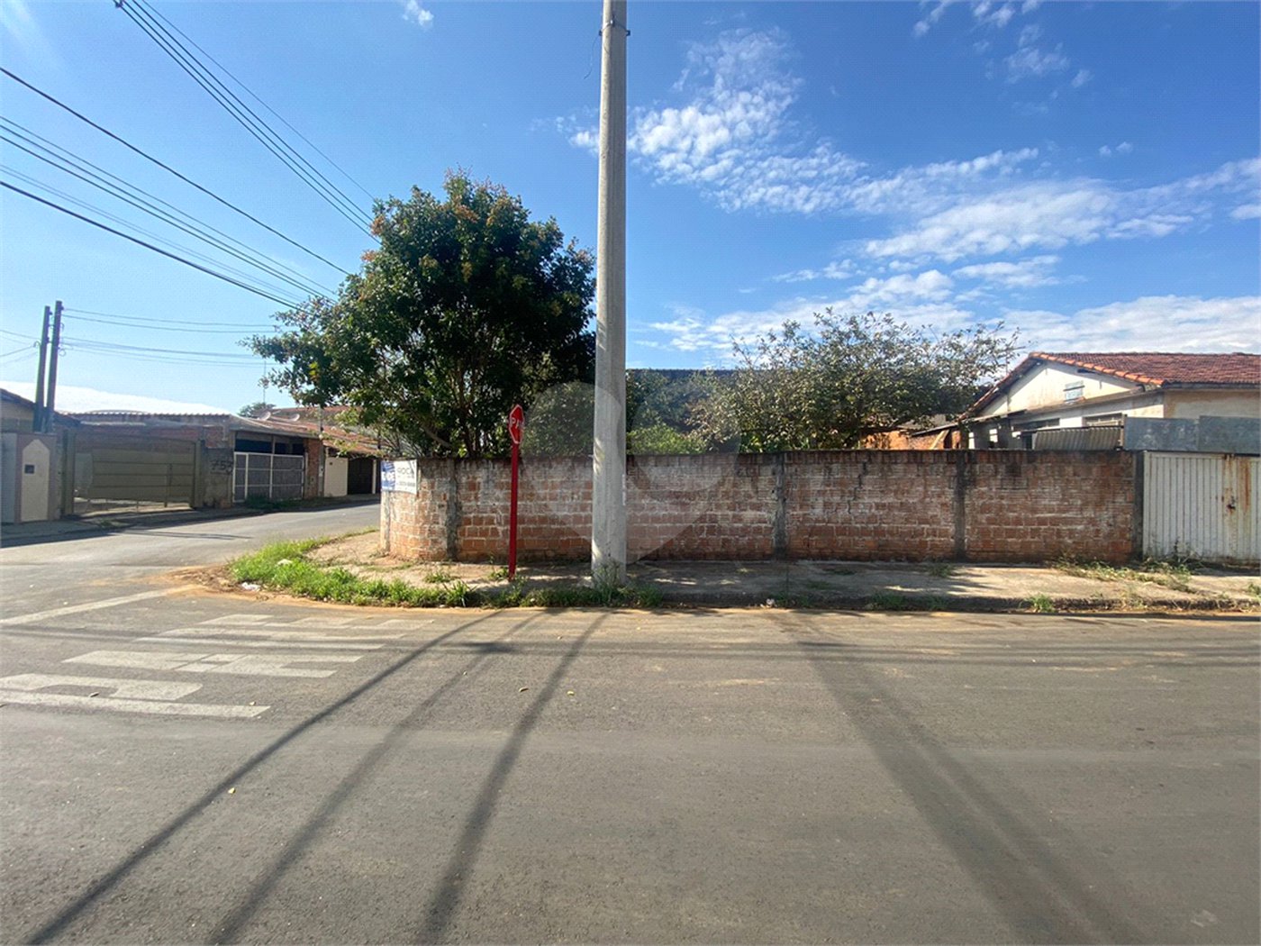 Terreno com 150,00 m² de área .