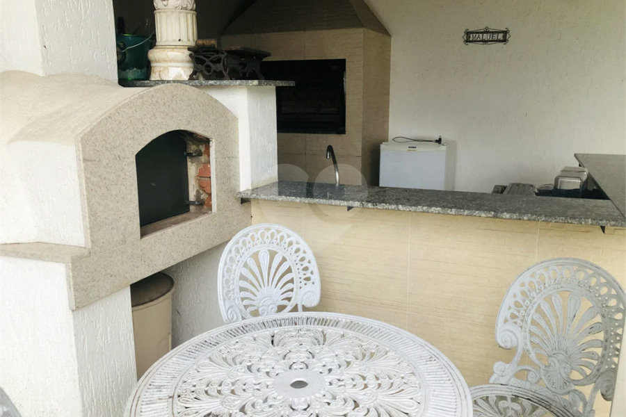 SOBRADO A VENDA NO TREMEMBÉ - 3 DORMS. (1 SUÍTE) E 5 VAGAS