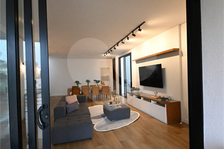 Indaiatuba - SP - Condomínio Helvetia Park - 490 m² Terreno - Sobrado com 307 m² de Área Construída - Escritório com móveis planejados - Sala de estar e jantar ampla e integradas - Cozinha planejada completa, com eletrodomésticos (cooktop, forno, coifa, geladeira, microondas) - Lavanderia
