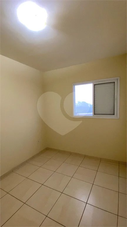 Apartamento com 50m², 2 dormitórios, 2 vagas, disponível para venda e locação, no bairro Água Chata, em Guarulhos.