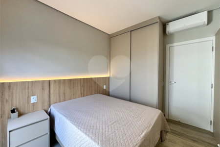 Indaiatuba - Sp - Condominio Maria Candida - R$ 2.250.000,00 - 3 suítes, sendo 1 master com closet e banheiro com duas cubas e dois chuveiros - Escritório - Piscina em Alvenaria aquecida e Hidro com Iluminação - Ar Condicionado instalado em todos os quartos, escritorio, sala e area gourmet