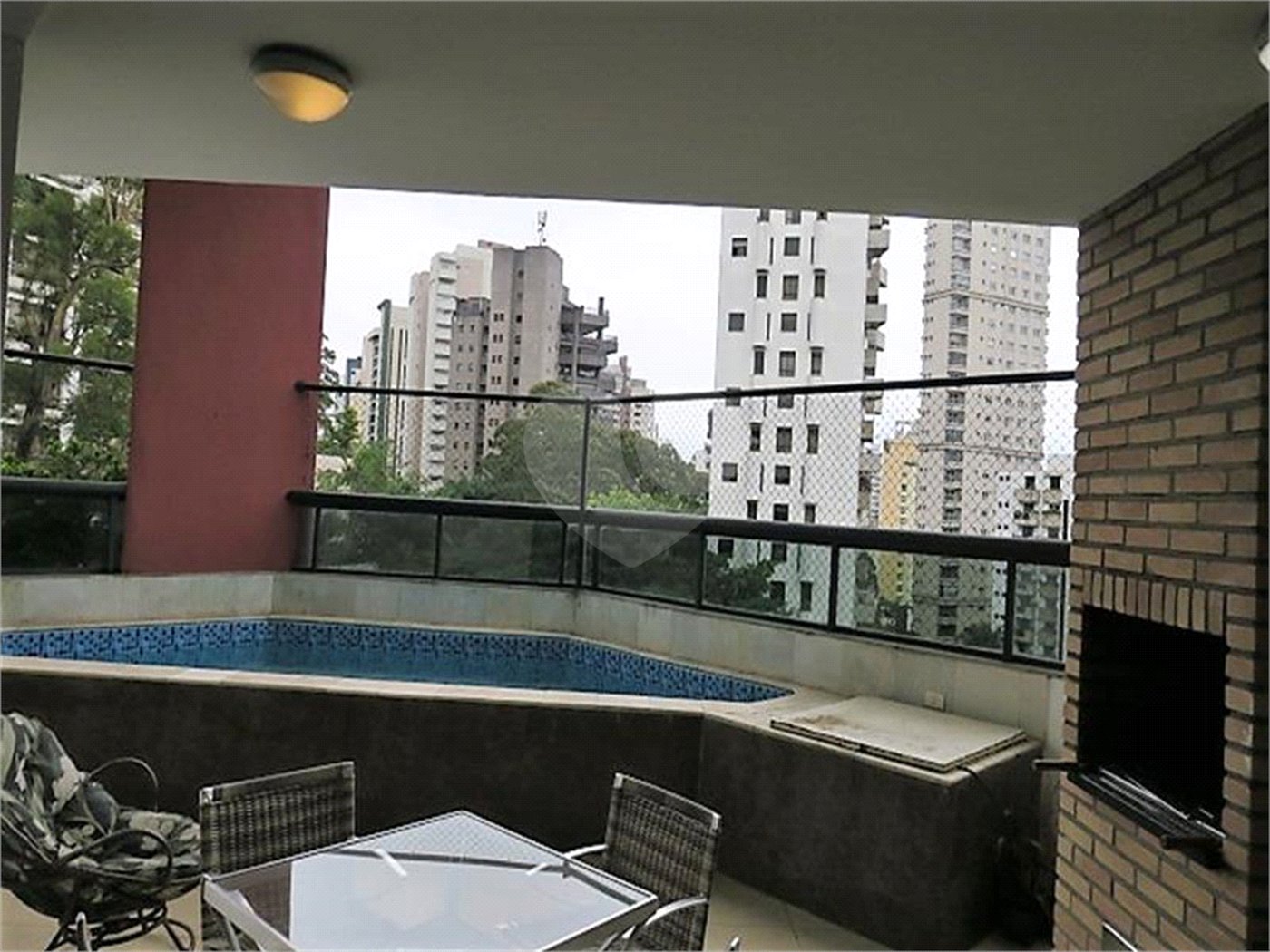 APARTAMENTO UM POR ANDAR!