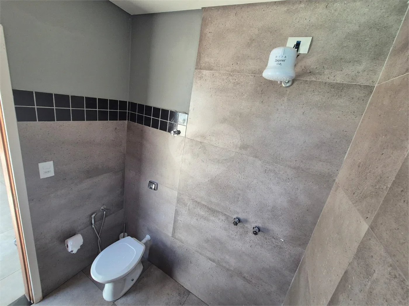 Dois imóveis em um terreno de 300 m² (12 x 25) - Com acesso independente