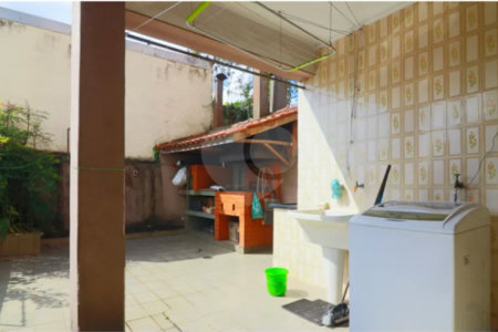 Casa com 210m² , 3 dormitórios , sendo 1 suíte , 2 vagas , à venda no Jabaquara.