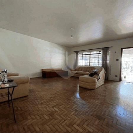 Sobrado com 180m², 3 quartos e 2 vagas