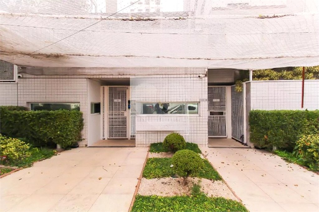 Apartamento disponível para venda | Área Útil : 115m | Área Total 115m | 3 dormitórios | 1 suíte | 4 banheiros | 2 vagas.
