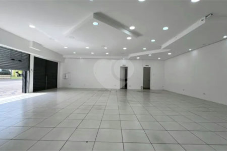 Salão Comercial para Locação | Esquina no Centro de Salto/SP