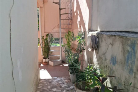 Ó TIMO CASA COM 3 QUARTOS E TERRAÇO EM CONTOMINIO FECHADO