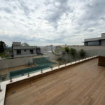 Casa de alto padrão em condomínio exclusivo com 4 suítes