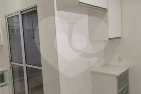 Casa á venda com 230m², 4 dorms, 2 suítes e 4 vagas na Vila Clementino. Estuda permuta.