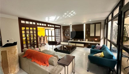 Sobrado à venda com 5 quartos, sendo 2 suítes, em Jardim da Saúde, São Paulo, SP